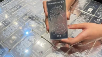 سعر الفضة يتجاوز 93 مليون دونغ فيتنامي للكيلو جرام الواحد في الأسواق